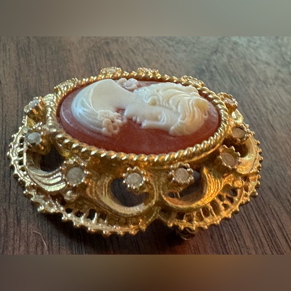 R.J.Graziano Ornate Cameo and Austrian Crystal Gold Plated Brooch and Pendant 2" - Picture 5 of 7